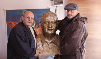 DR. ADNAN EZELSOY’UN BÜSTÜ TAMAMLANDI