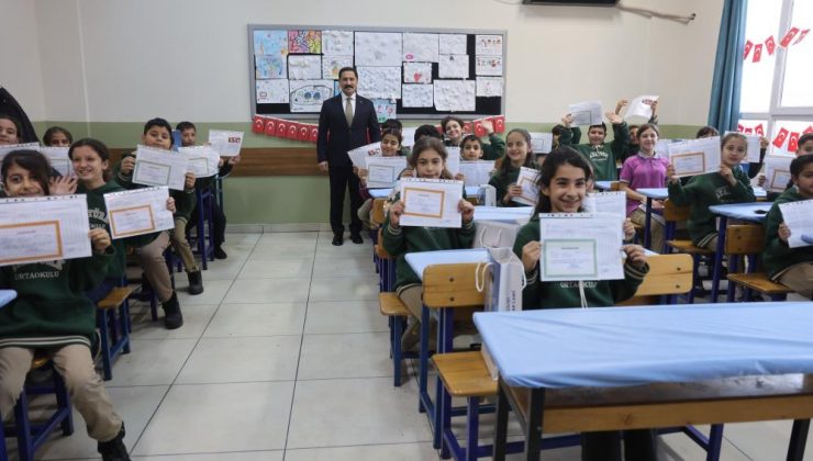 HATAY’DA 374 BİN ÖĞRENCİ KARNE HEYECANI YAŞADI