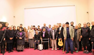 HATAY’DA HUZUREVİ KOROSU SAHNE ALDI