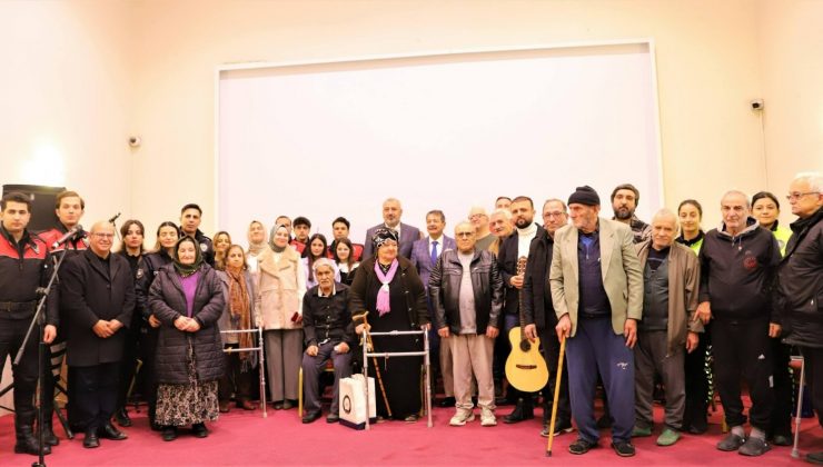 HATAY’DA HUZUREVİ KOROSU SAHNE ALDI