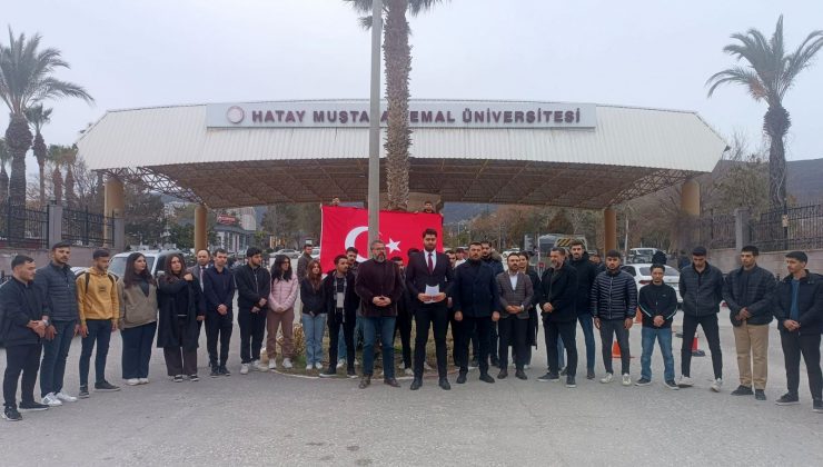 ÜLKÜCÜLERDEN BAYRAĞA SAYGISIZLIĞA TEPKİ