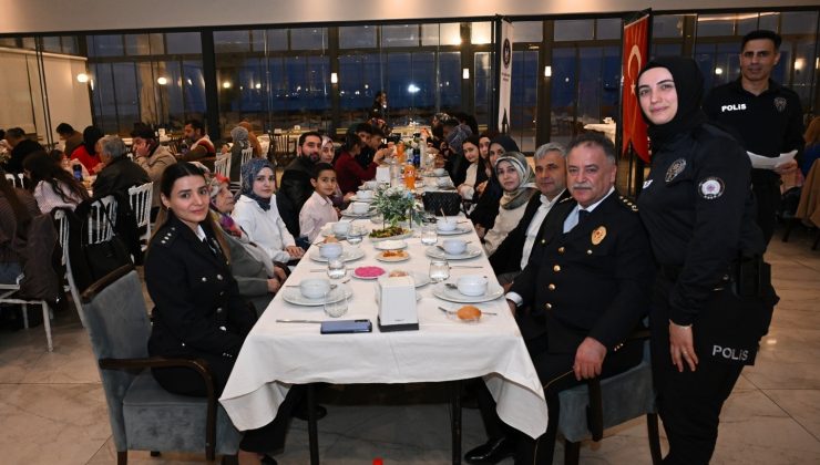 HATAY’DA ŞEHİT AİLELERİ VE GAZİLER YEMEKTE AĞIRLANDI 