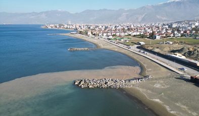 DENİZ SUYUNDA YAŞANAN ÇEKİLME VATANDAŞLARI TEDİRGİN ETTİ 