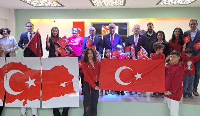 ”AY YILDIZ GÖKLERDE, BİRLİK KALPLERDE”