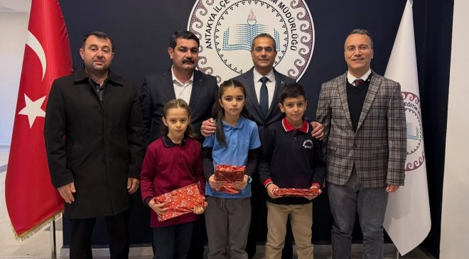 ANTAKYA’DA İSTİKLAL MARŞI YARIŞMASI ÖDÜLLERİ VERİLDİ