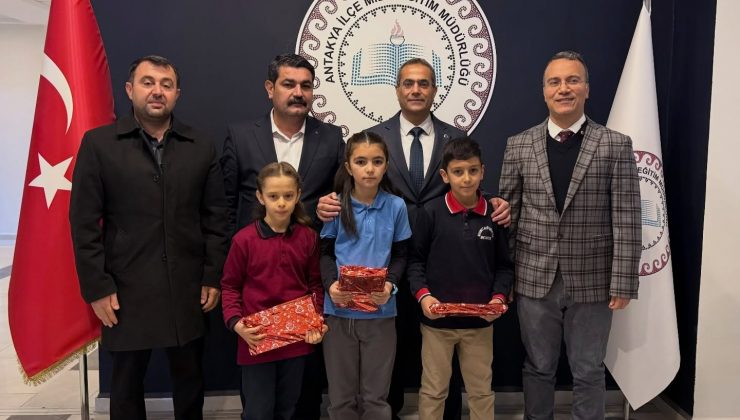 ANTAKYA’DA İSTİKLAL MARŞI YARIŞMASI ÖDÜLLERİ VERİLDİ