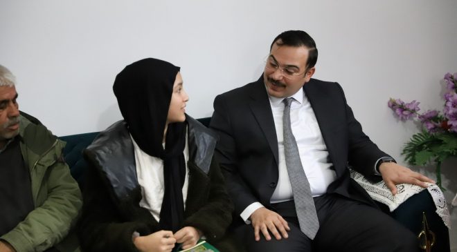 KAYMAKAM ŞAHİN DEPREMZEDE VATANDAŞLARI HANELERİNDE ZİYARET ETTİ 