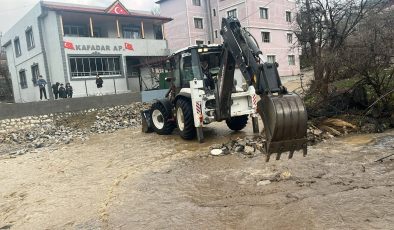 YAYLADAĞI’NDA SEL VE SU BASKINLARINA MÜDAHALE SÜRÜYOR