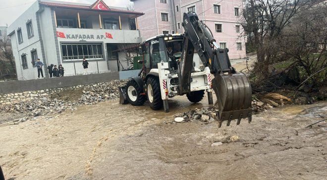 YAYLADAĞI’NDA SEL VE SU BASKINLARINA MÜDAHALE SÜRÜYOR