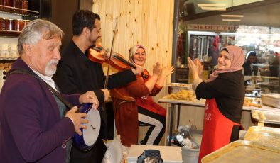 UZUN ÇARŞI’DA EZGİLERLE YOĞRULAN UMUT: KÖMBE KOKUSU MÜZİKLE BULUŞTU