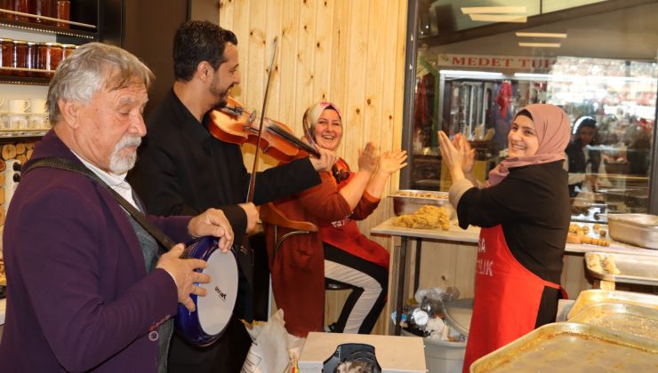 UZUN ÇARŞI’DA EZGİLERLE YOĞRULAN UMUT: KÖMBE KOKUSU MÜZİKLE BULUŞTU
